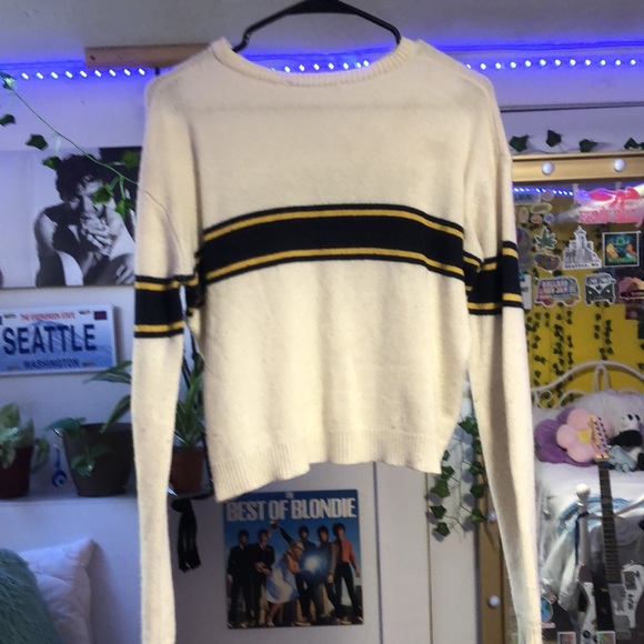 Brandy Melville size medium scream colored Vancouver sweater - Picture 2 of 4
